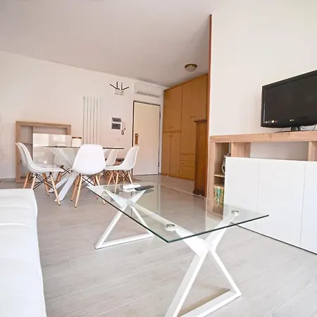 Apartment Aed *